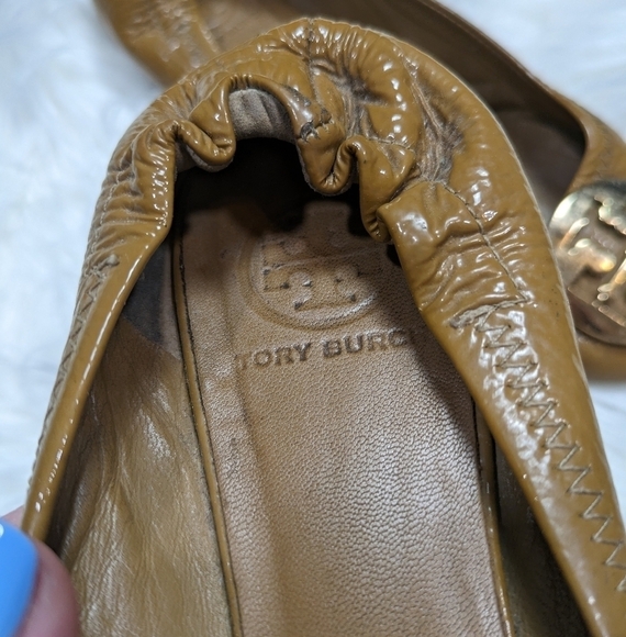 Tory Burch Minnie Travel Tan/Mustard Patent Leather Gold Logo Ballet Flat Size 7 - Picture 4 of 5